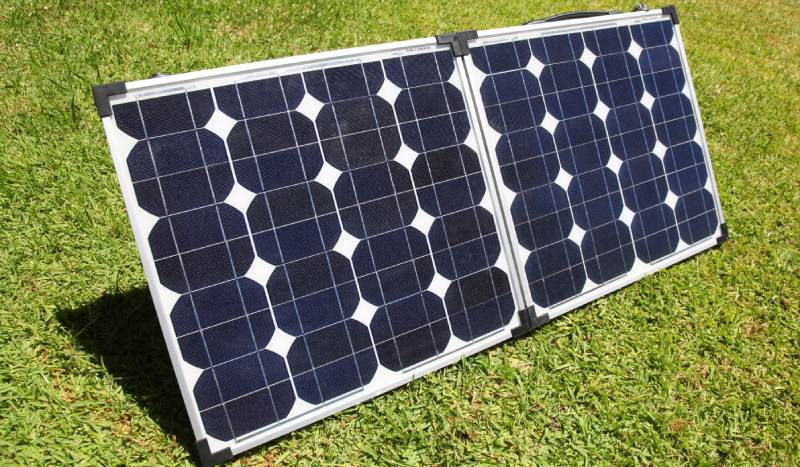 El panel solar fotovoltaico de dimensión pequeña está destinado principalmente a los aventureros.